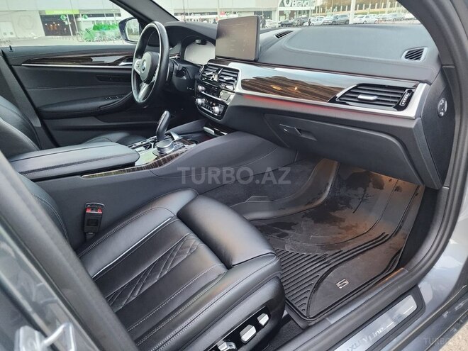BMW 530e-10