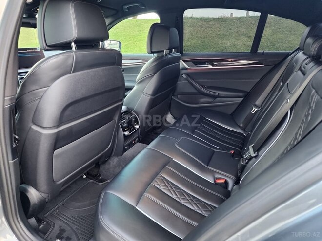 BMW 530e-12