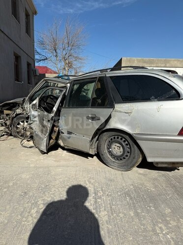 Mercedes C 220 1999, 220,000 km - 2.2 л - Sumqayıt
