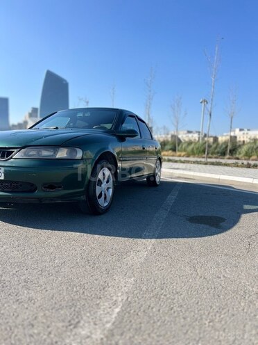 Opel Vectra 1996, 200,000 km - 1.6 l - Bakı