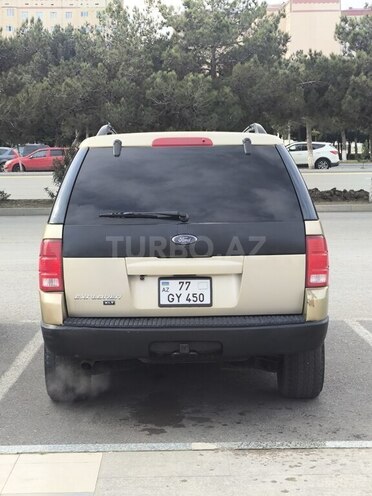 Ford Explorer-12