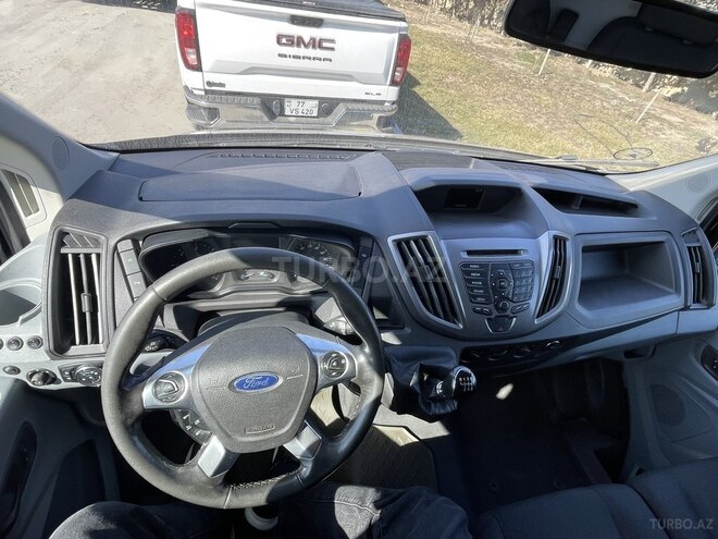 Ford Transit-3
