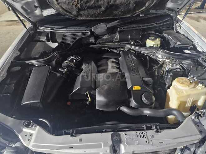 Mercedes E 240 1999, 301,000 km - 2.4 л - Sumqayıt