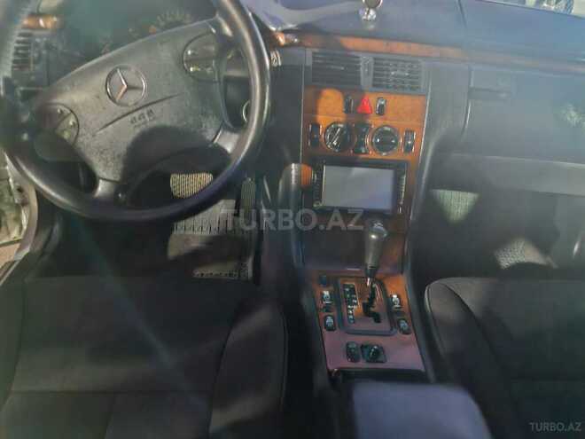 Mercedes E 240 1999, 301,000 km - 2.4 л - Sumqayıt
