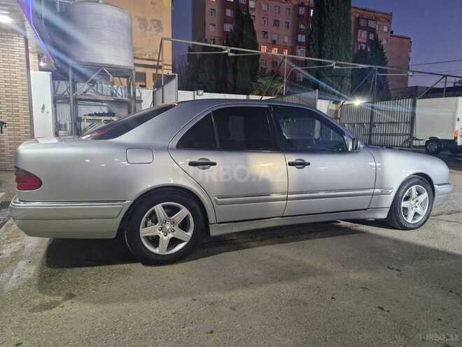 Mercedes E 240 1999, 301,000 km - 2.4 л - Sumqayıt