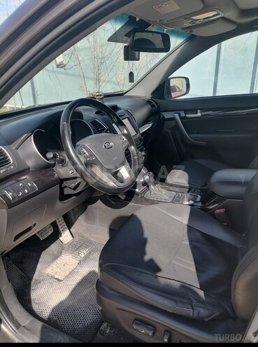 Kia Sorento-12