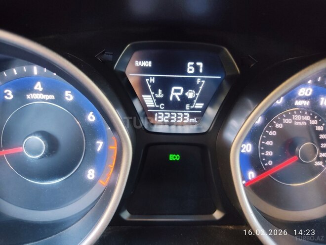 Hyundai Elantra 2015, 212,969 km - 1.8 l - Masallı