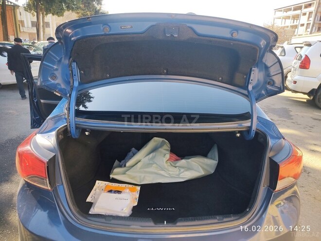 Hyundai Elantra 2015, 212,969 km - 1.8 l - Masallı