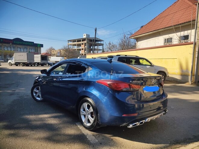 Hyundai Elantra 2015, 212,969 km - 1.8 l - Masallı