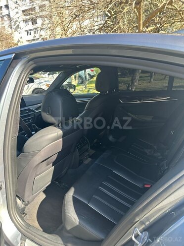 BMW 530e-11