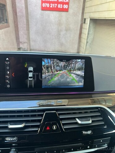 BMW 530e-13
