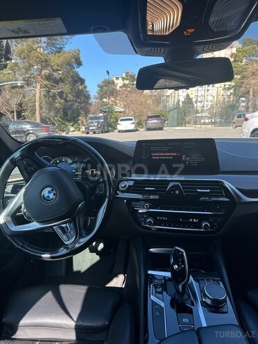 BMW 530e-12
