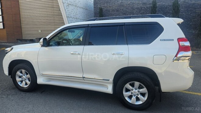 Toyota Land Cruiser Prado-4