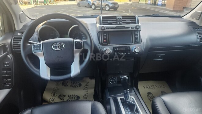 Toyota Land Cruiser Prado-5