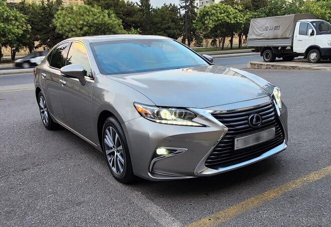Lexus ES 300h-1