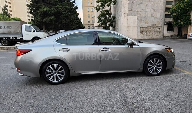 Lexus ES 300h-6