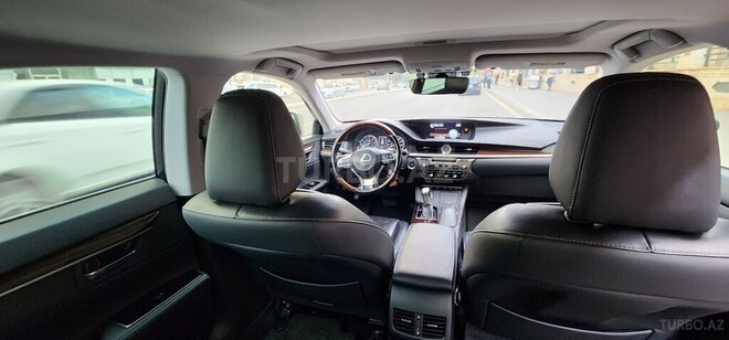 Lexus ES 300h-14