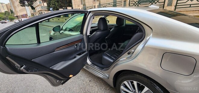 Lexus ES 300h-13