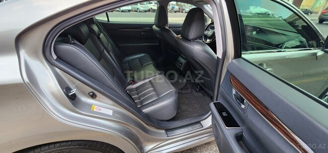 Lexus ES 300h-12