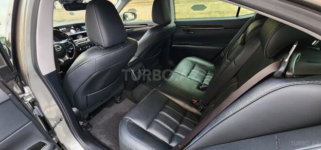 Lexus ES 300h-11