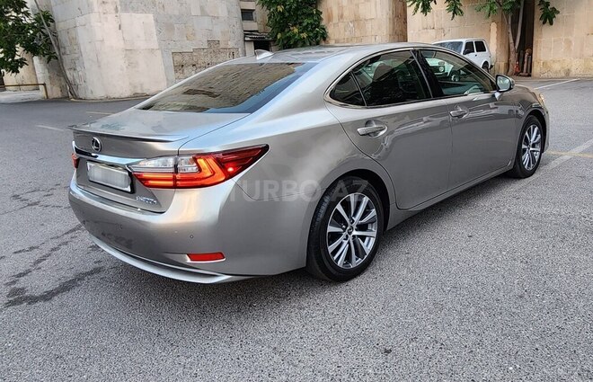 Lexus ES 300h-8