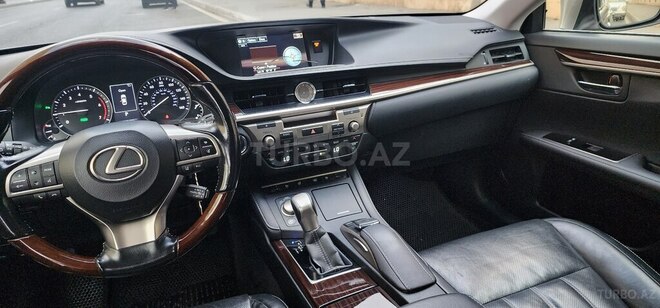 Lexus ES 300h-10