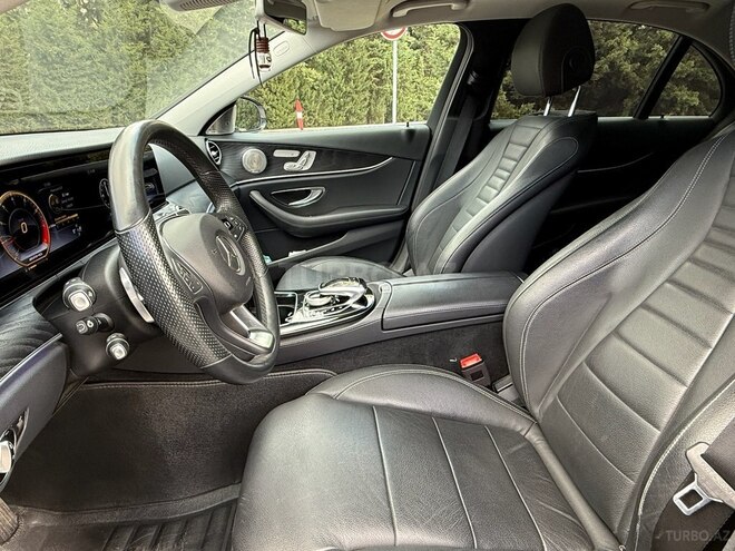 Mercedes E 220 d-11