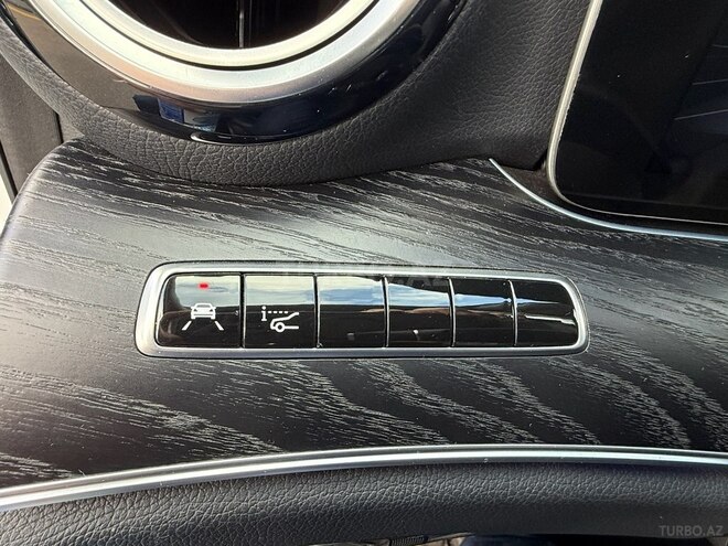 Mercedes E 220 d-12
