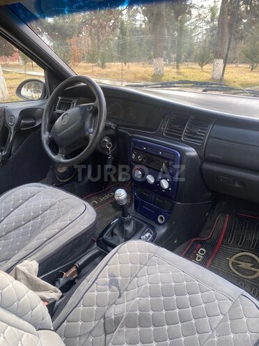 Opel Vectra 1995, 385,000 km - 1.8 l - Qazax