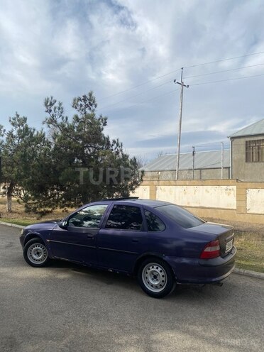 Opel Vectra 1995, 385,000 km - 1.8 l - Qazax