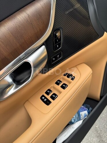 Volvo S90-8
