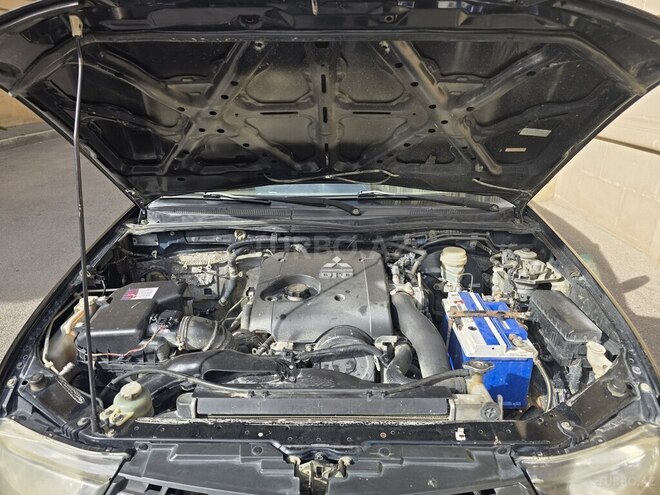 Mitsubishi L200-12