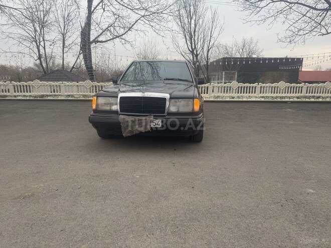 Mercedes E 200 1996, 330,000 km - 2.0 л - Qəbələ