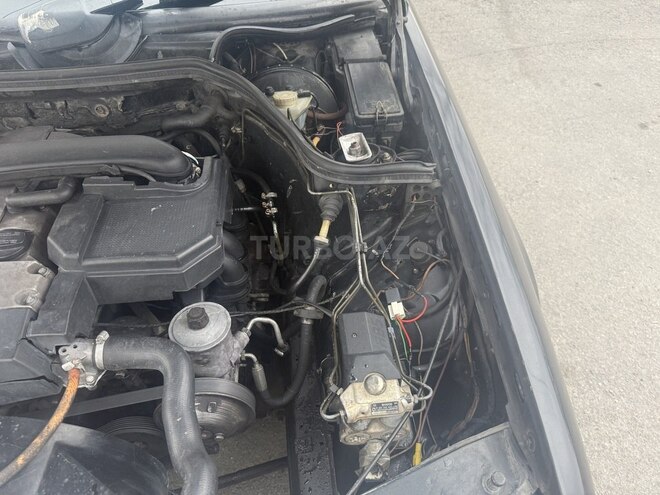 Mercedes E 200 1996, 330,000 km - 2.0 л - Qəbələ