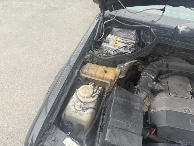 Mercedes E 200 1996, 330,000 km - 2.0 л - Qəbələ
