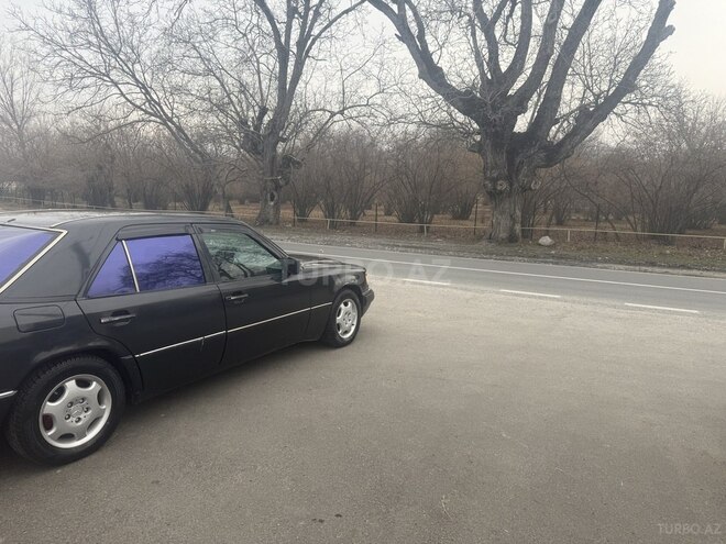 Mercedes E 200 1996, 330,000 km - 2.0 л - Qəbələ