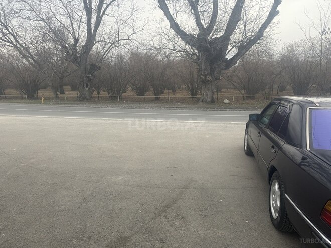 Mercedes E 200 1996, 330,000 km - 2.0 л - Qəbələ