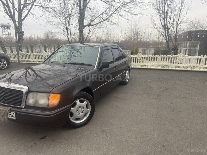 Mercedes E 200 1996, 330,000 km - 2.0 л - Qəbələ