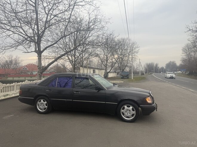 Mercedes E 200 1996, 330,000 km - 2.0 л - Qəbələ