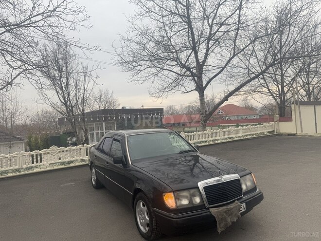 Mercedes E 200 1996, 330,000 km - 2.0 л - Qəbələ