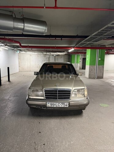 Mercedes E 200 1993, 212,000 km - 2.0 l - Bakı