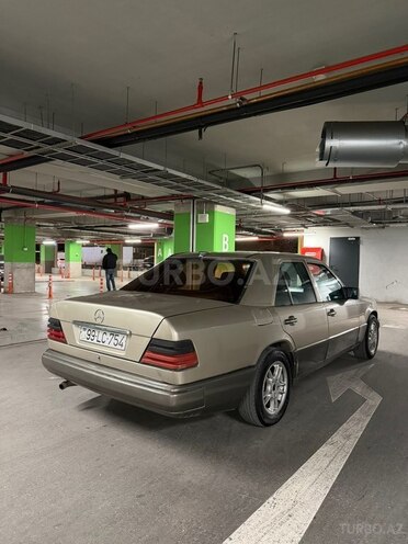 Mercedes E 200 1993, 212,000 km - 2.0 l - Bakı