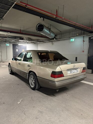 Mercedes E 200 1993, 212,000 km - 2.0 l - Bakı