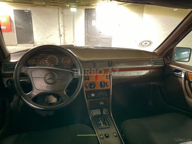 Mercedes E 200 1993, 212,000 km - 2.0 l - Bakı