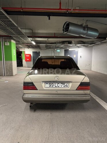 Mercedes E 200 1993, 212,000 km - 2.0 l - Bakı