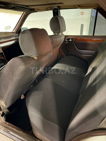 Mercedes E 200 1993, 212,000 km - 2.0 l - Bakı