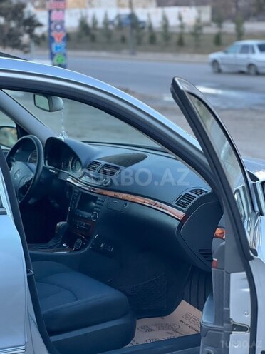 Mercedes E 240 2002, 329,478 km - 2.6 l - Quba