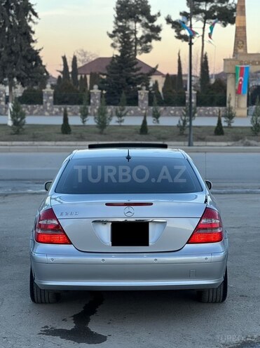 Mercedes E 240 2002, 329,478 km - 2.6 l - Quba