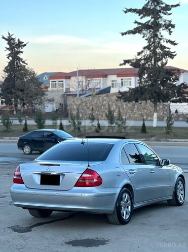 Mercedes E 240 2002, 329,478 km - 2.6 l - Quba