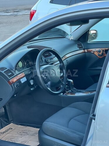 Mercedes E 240 2002, 329,478 km - 2.6 l - Quba